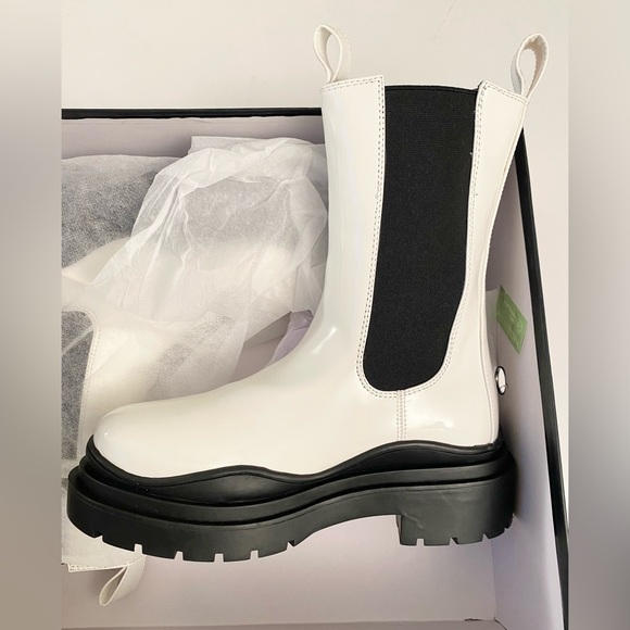 AZALEA WANG Chelsea Boot In White features a faux leather - Picture 5 of 7